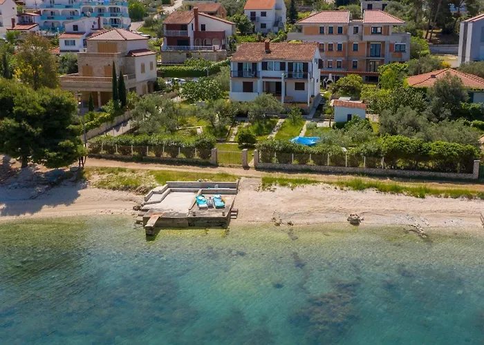 Beachfront Maison d'hôtes Okrug Gornji