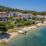 Beachfront بيت ضيافة
