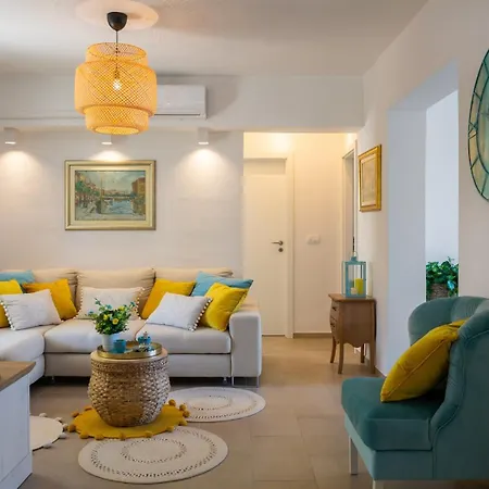 Konukevi Beachfront 3*